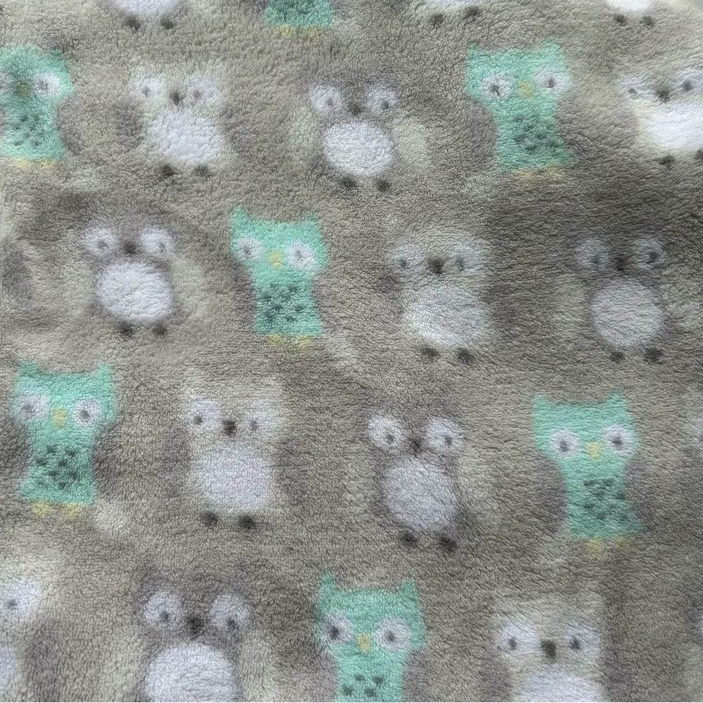 Gray Owl Patterned Fleece Blanket